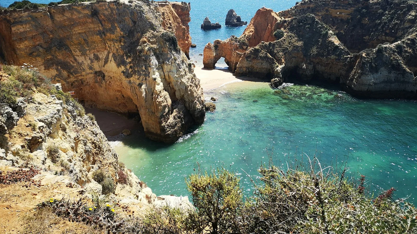 Le Barlavento : falaises, criques et grottes