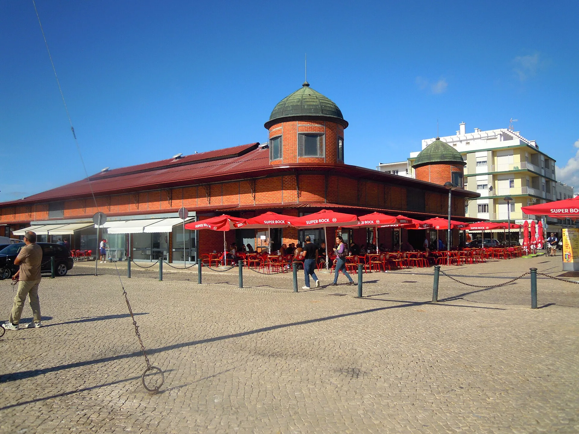Marchés et petites adresses : où manger bien sans se ruiner