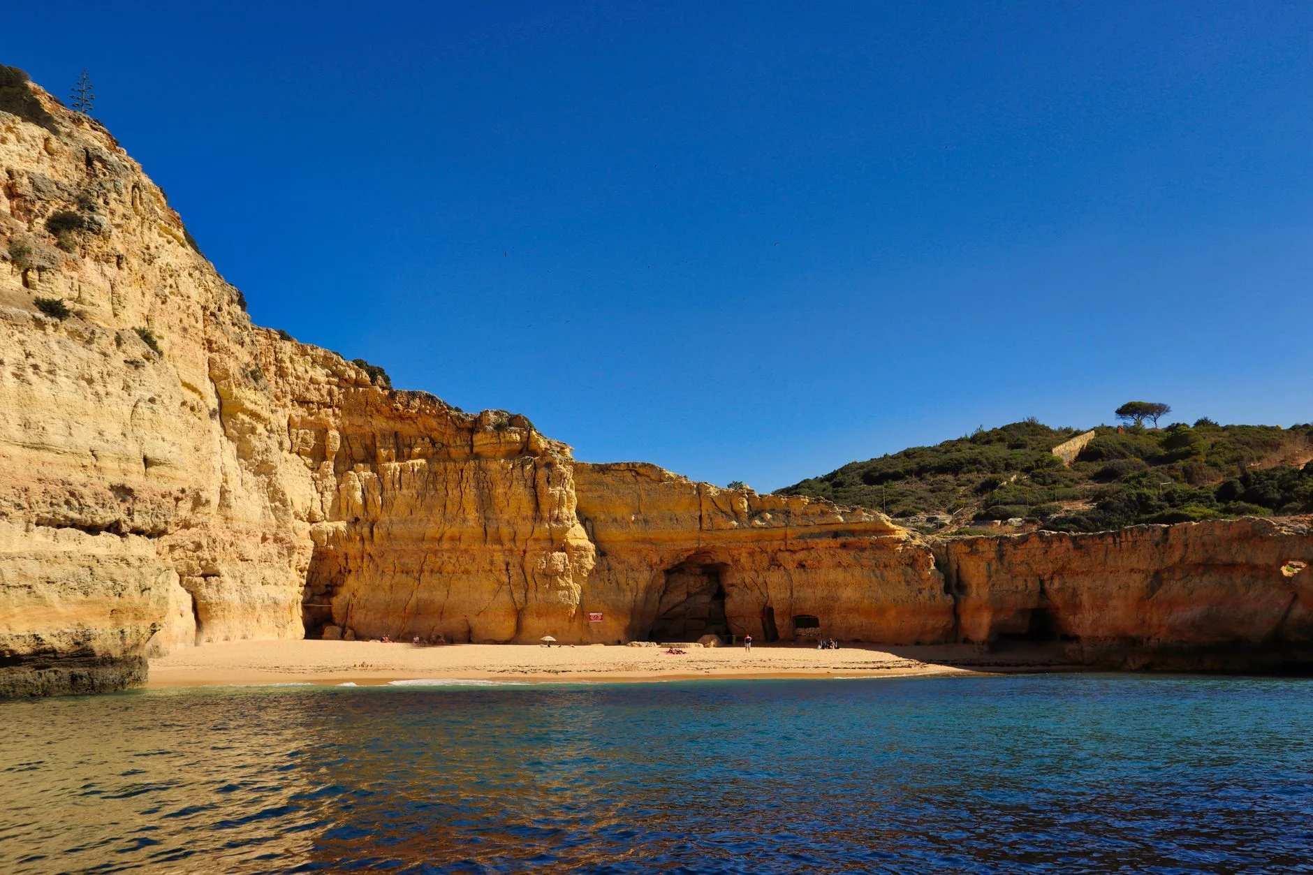 Carvoeiro et Portimão : falaises, arches et grandes plages